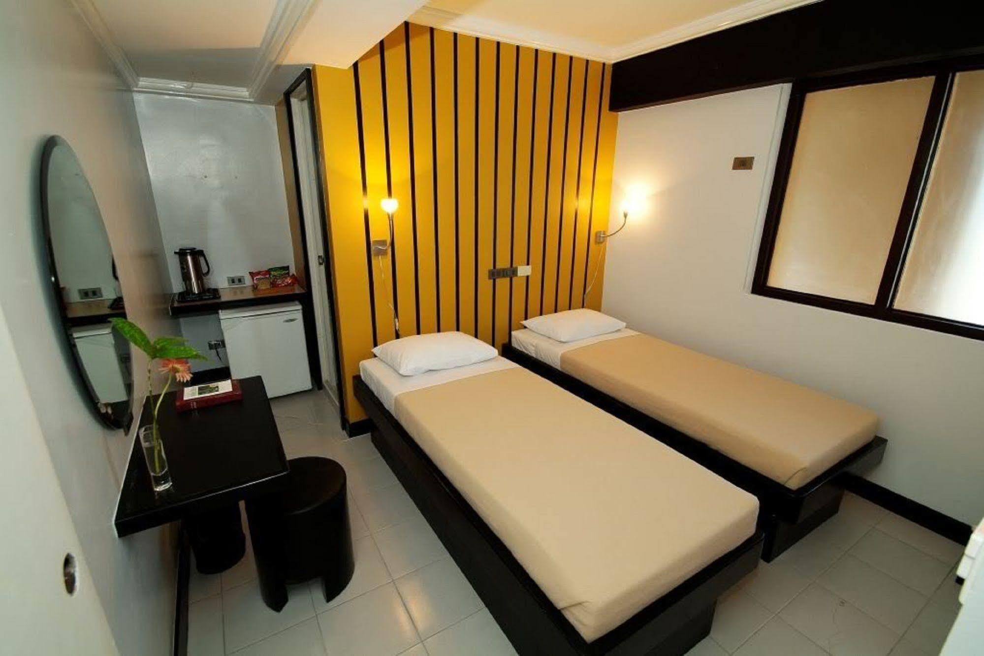 The Legend Palawan Hotel Puerto Princesa Bagian luar foto