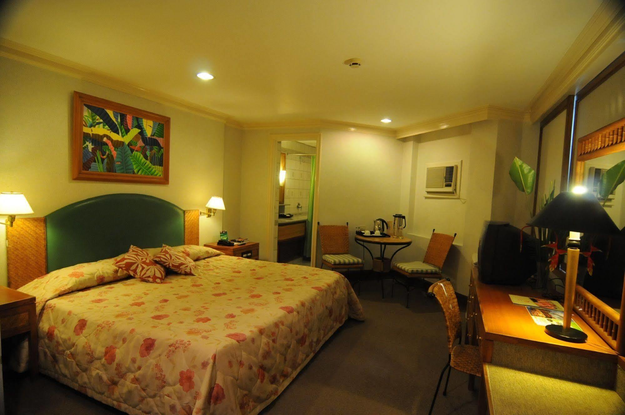 The Legend Palawan Hotel Puerto Princesa Bagian luar foto