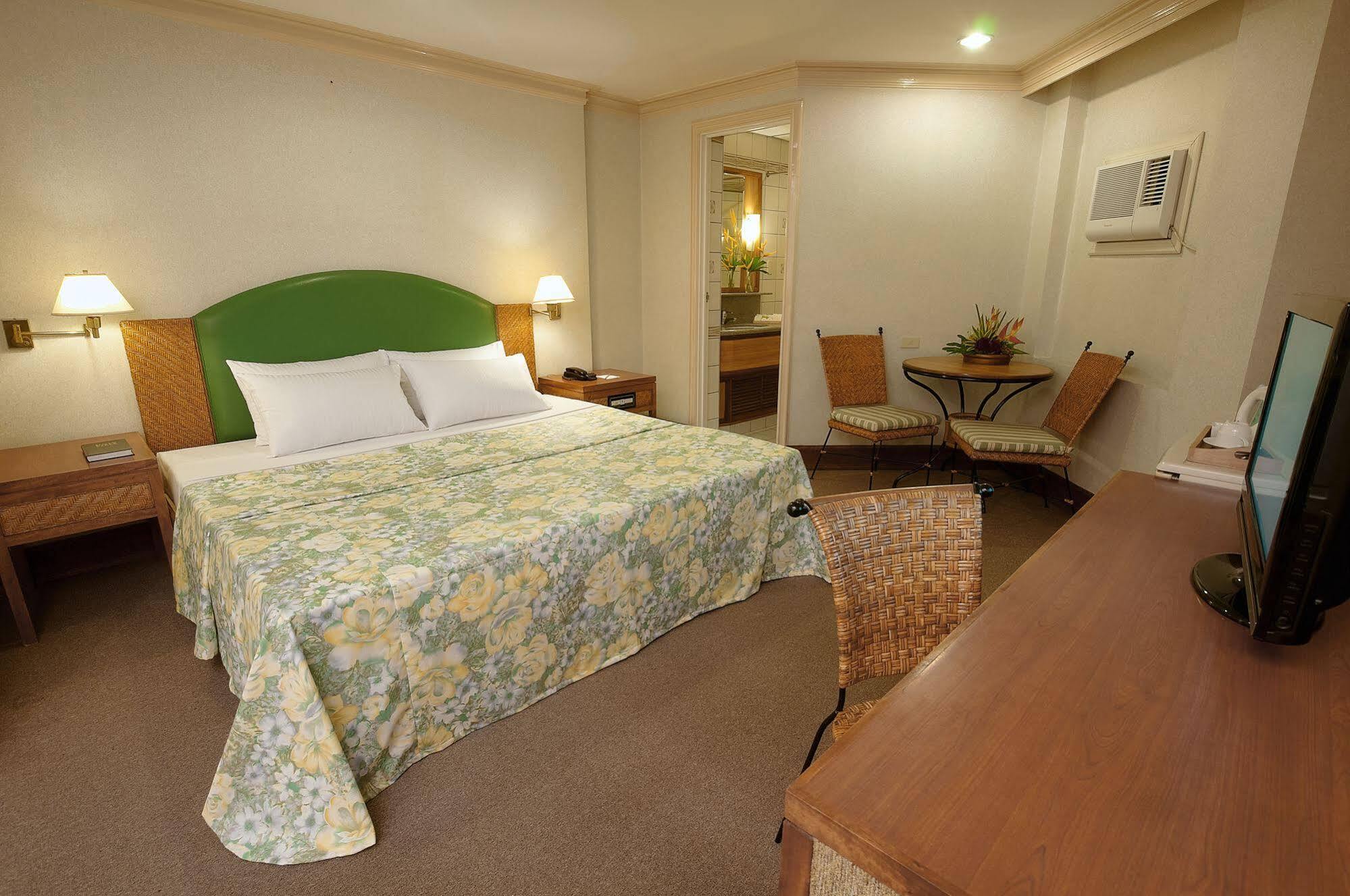 The Legend Palawan Hotel Puerto Princesa Bagian luar foto
